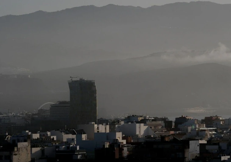 Continúa el tímido descenso de temperaturas y de la calima en Canarias