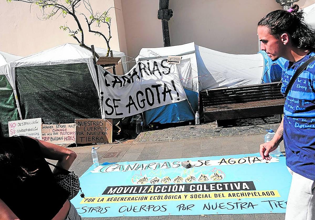 Imagen de la acampada organizada en La Laguna y en la que varios activistas están en huelga de hambre.