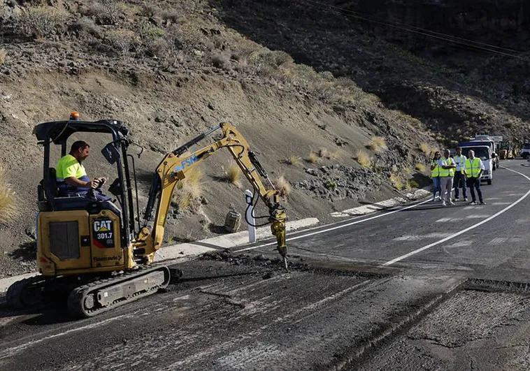 El Cabildo invierte 1,2 millones de euros en renovar el asfalto de la carretera de La Aldea a Mogán