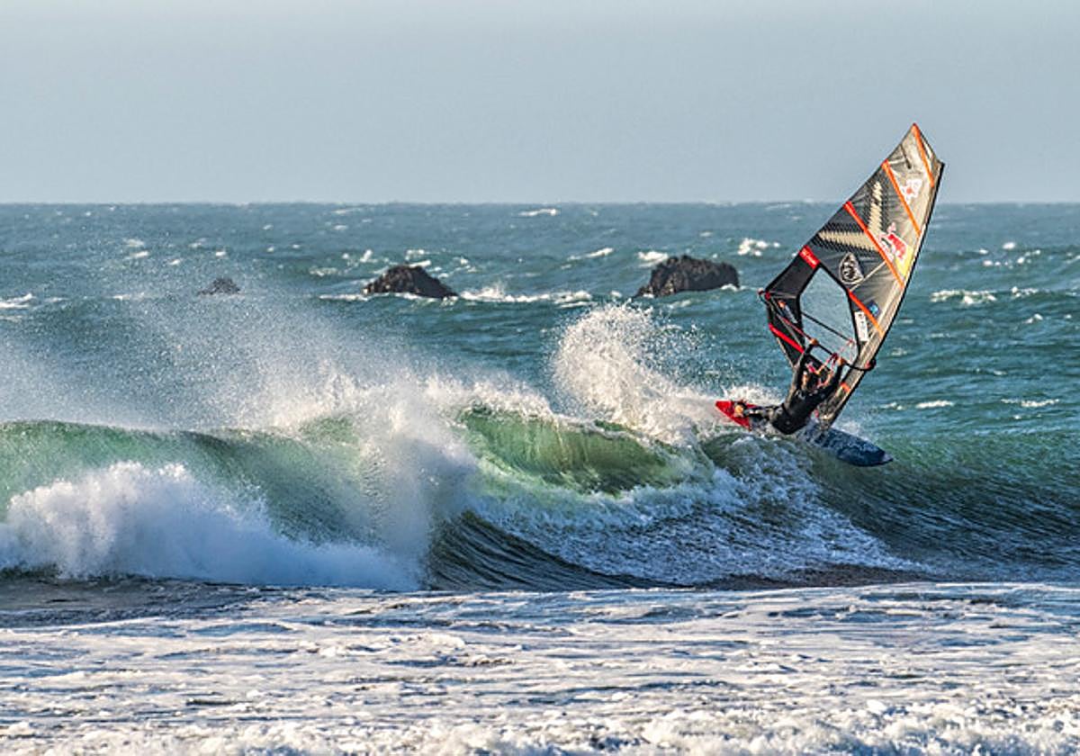 Liam Dunkerbeck conquista el Mundial de Olas de Chile 2024.