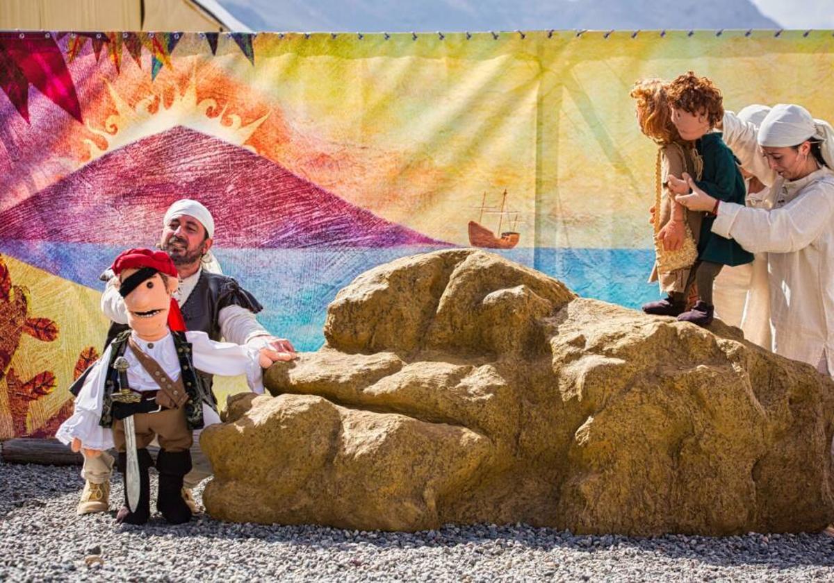 Arminda, la niña indígena, y el corsario portugués 'Ojonegro' se enfrentan en la Cueva Pintada