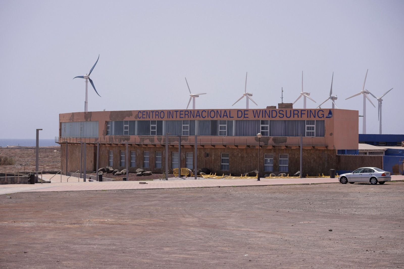 El deterioro del centro internacional de windsurfing de Pozo Izquierdo requiere de una reforma integral