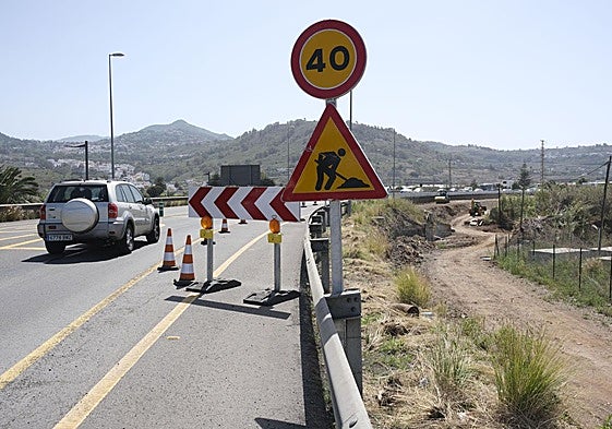 Las principales vías de acceso al municipio norteño de Arucas se encuentran en obras.