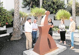 Escultura ya instalada.