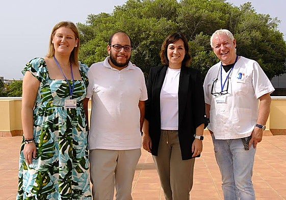 De izquierda a derecha, María Dunia Martín, Nico Jiménez, Sandra Quirós y Ányelo Afonso, de la unidad de hospitalización domicilaria.