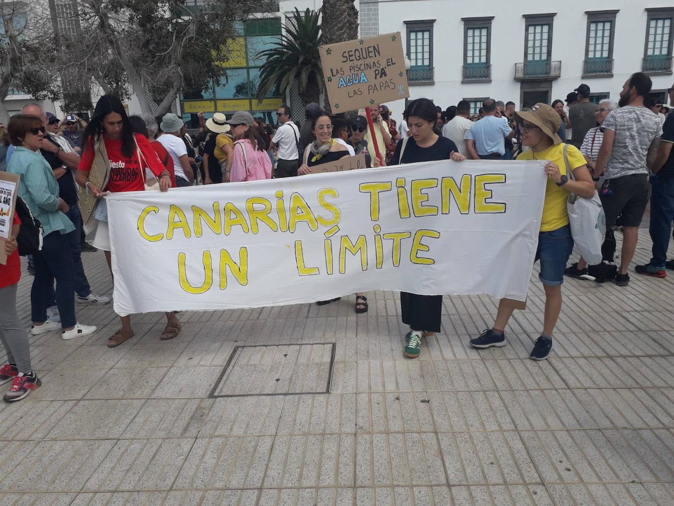 Las imágenes de la manifestación del 20A en toda Canarias