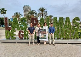 Las autoridades, este lunes en la presentación de la prueba.