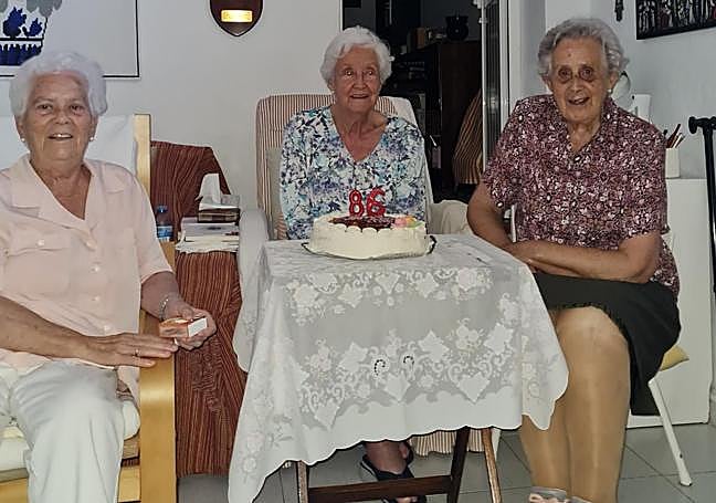 Las tres hermanas dominicas de El Pajar, Pilar Martín, Carmen Rubio y Esther Pérez.