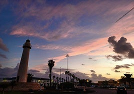 Imagen del atardecer en la capital grancanaria este lunes.