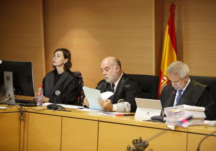 Magistrados.