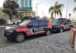 Vehículos de la Policía Canaria en Arrecife, en febrero.