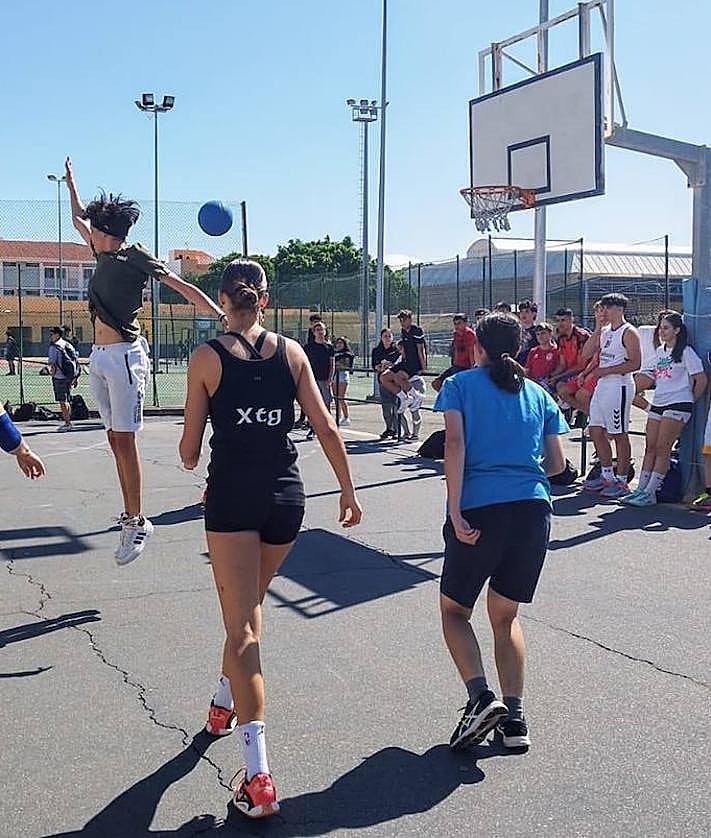Imagen secundaria 2 - Cruce de Arinaga se convirtió por un día en un gran centro de Secundaria