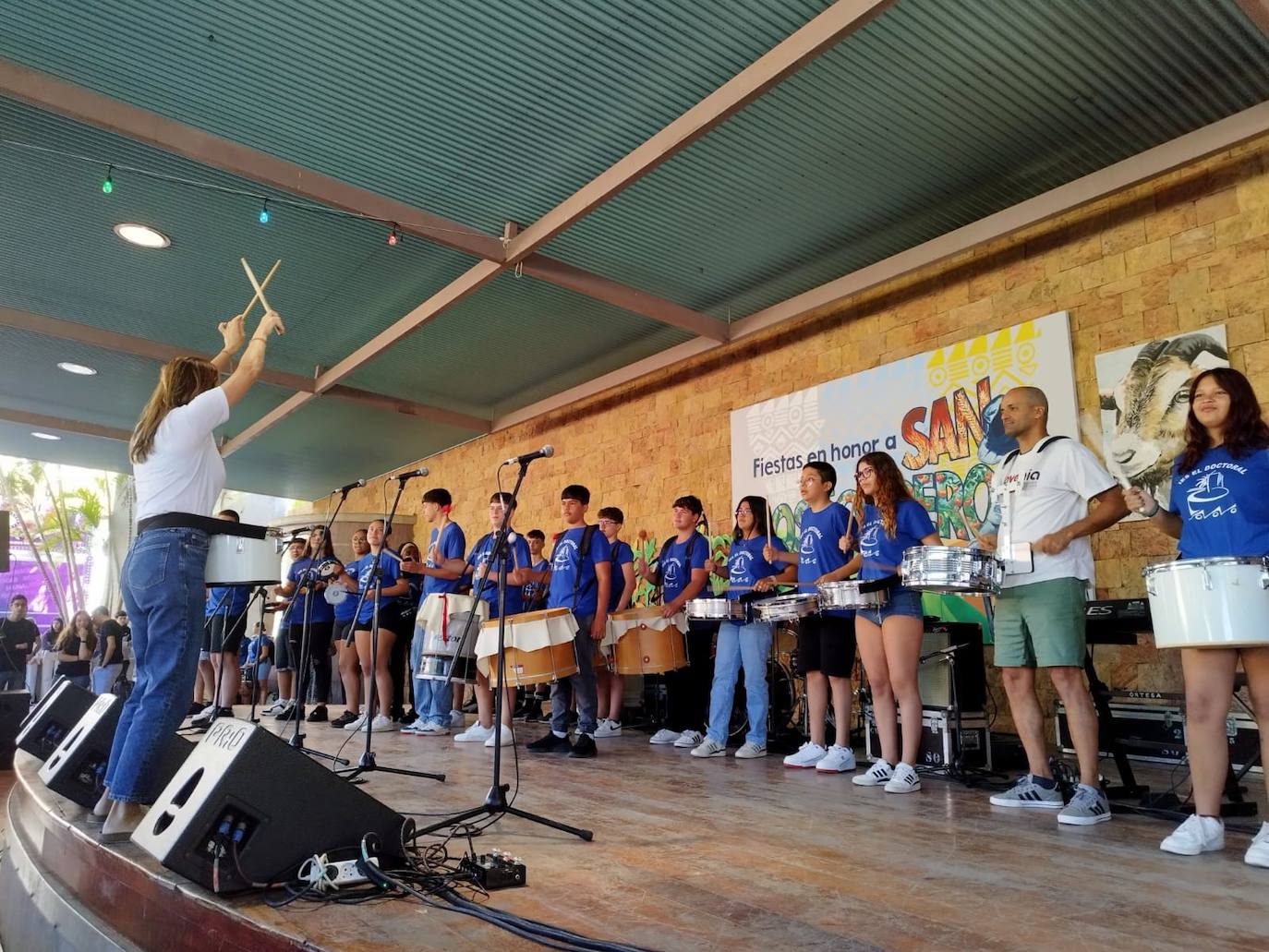 Imagen principal - Cruce de Arinaga se convirtió por un día en un gran centro de Secundaria