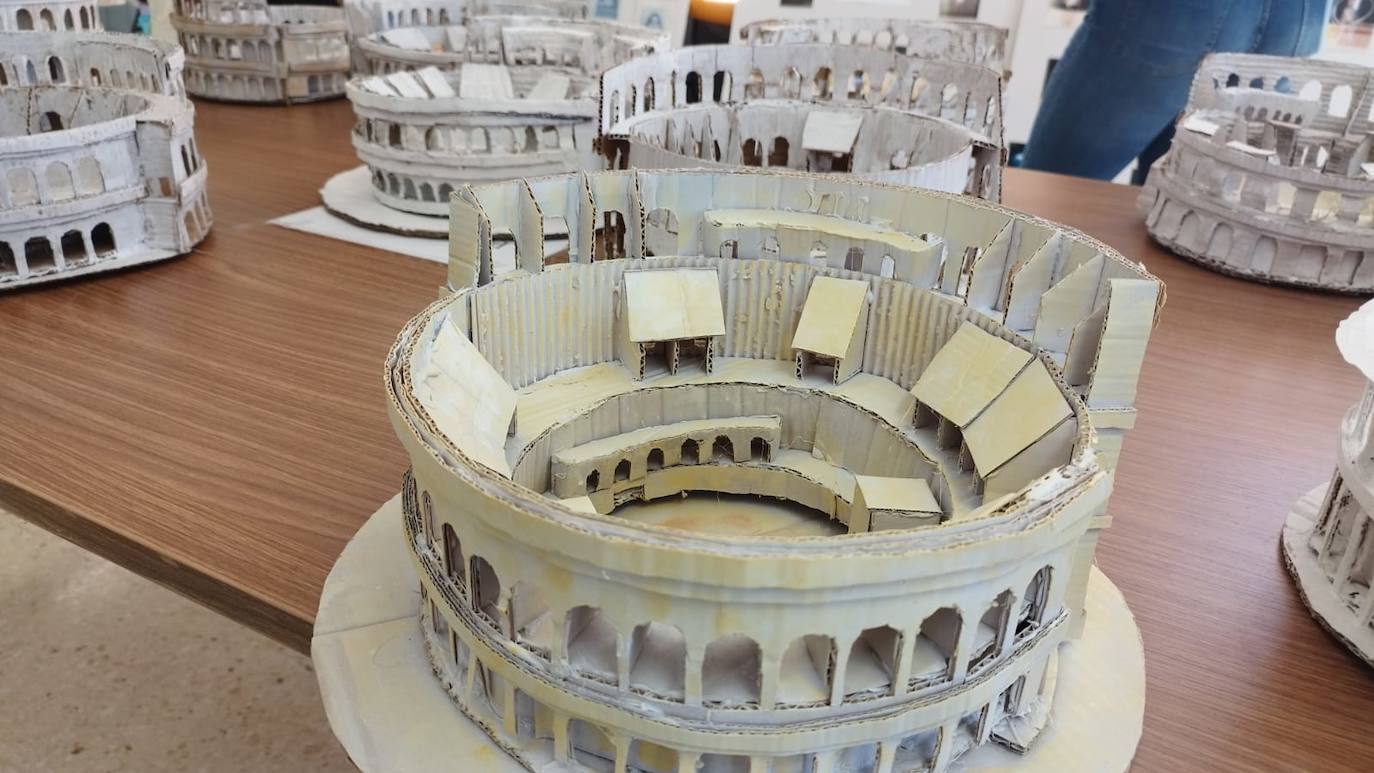 Imagen principal - Cruce de Arinaga se convirtió por un día en un gran centro de Secundaria