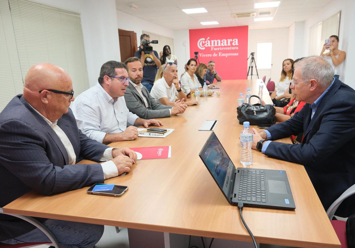 Reunión de Fred. Olsen en la Cámara de Comercio.
