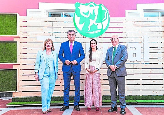 Una amplia representación de la sociedad grancanaria participó en la celebración del centenario de Tropical.