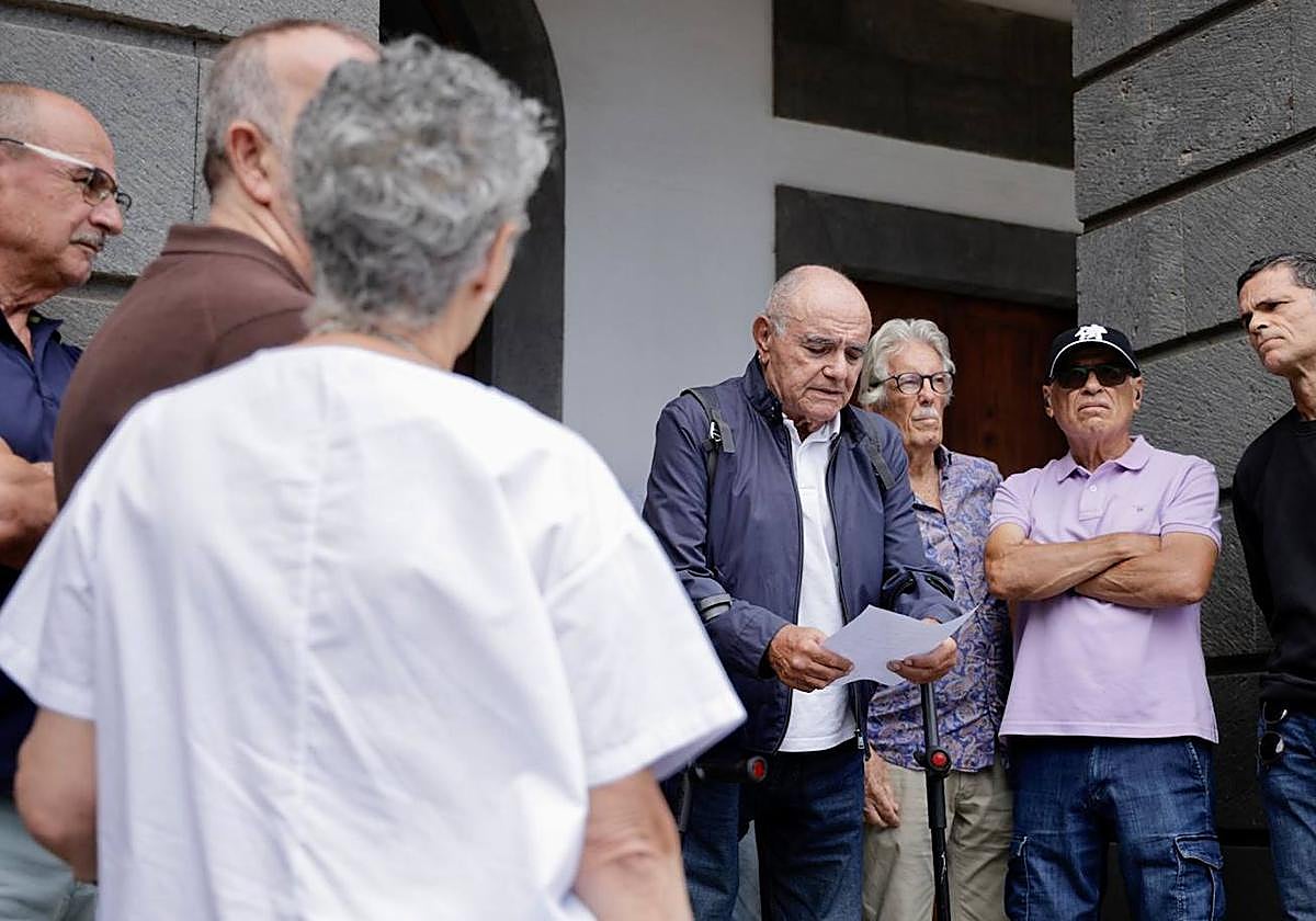 Concentración vecinos de La Isleta en Santa Ana