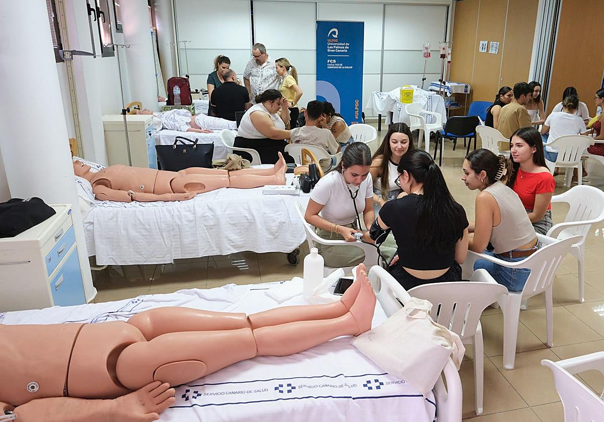 Alumnado de Enfemería de la ULPGC en Fuerteventura.