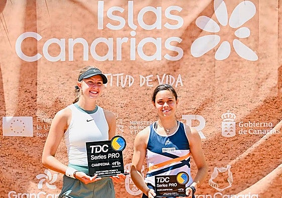 Jamrichova y García posan con sus trofeos tras la gran final.