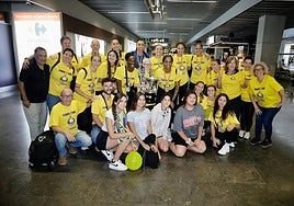 Foto de grupo nada más llegar a Gran Canaria.