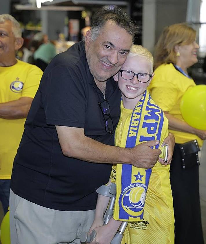 Imagen secundaria 2 - El Olímpico ya pasea la Liga Iberdrola 2024 por Gran Canaria