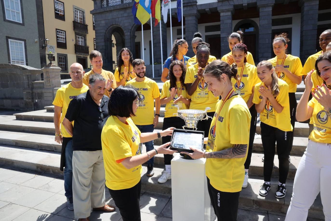 El Ayuntamiento de Las Palmas de Gran Canaria recibe al SF Hidramar