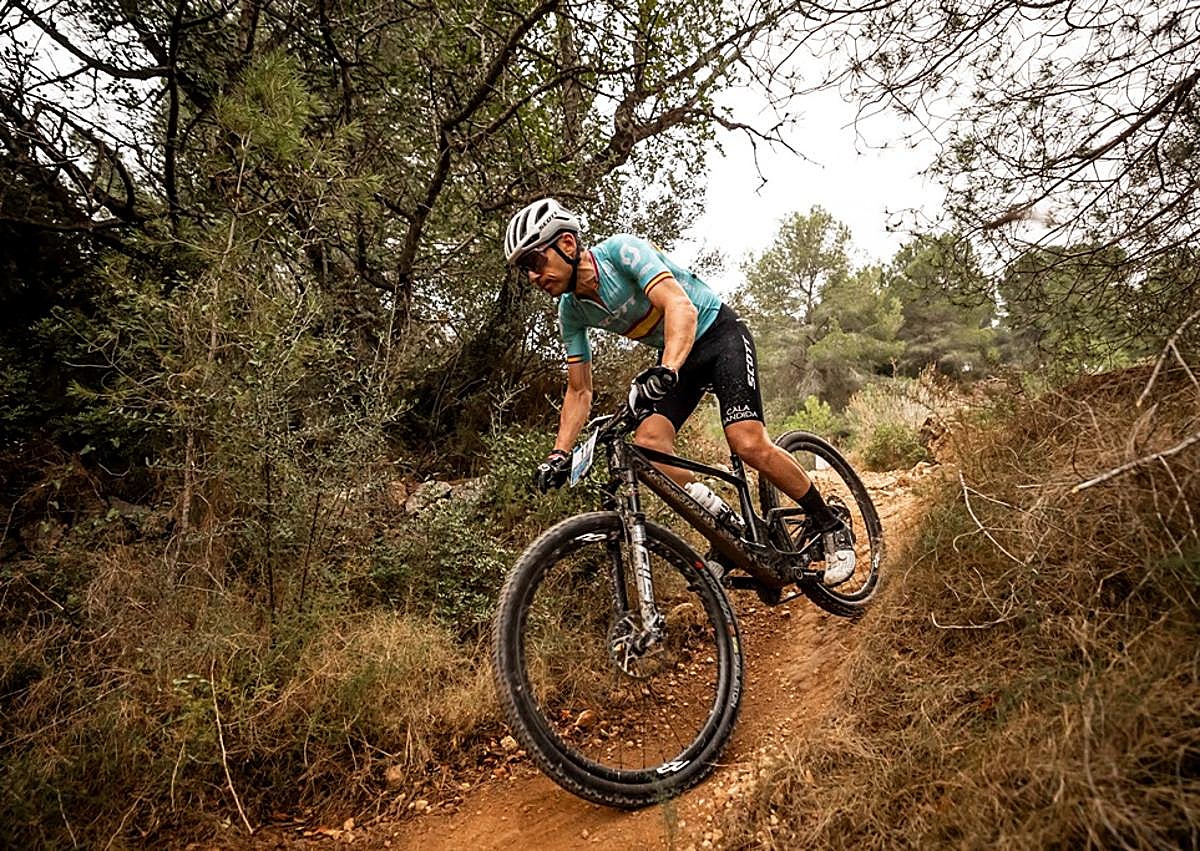 Imagen secundaria 1 - Los campeones de España Natalia Fischer y Sergio Mantecón, nuevos &#039;bandidos&#039; en la Fred.Olsen Express Transgrancanaria Bike