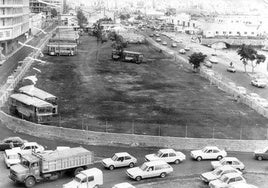 Imagen del garaje conocido como el corral de las guaguas, en 1979, junto a la Casa del Marino.
