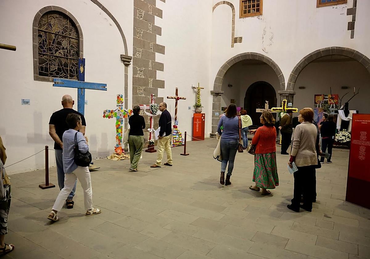 La inauguración de la Exposición de cruces, en imágenes