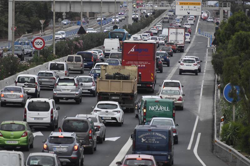Imagen de vehículos en la capital grancanaria.