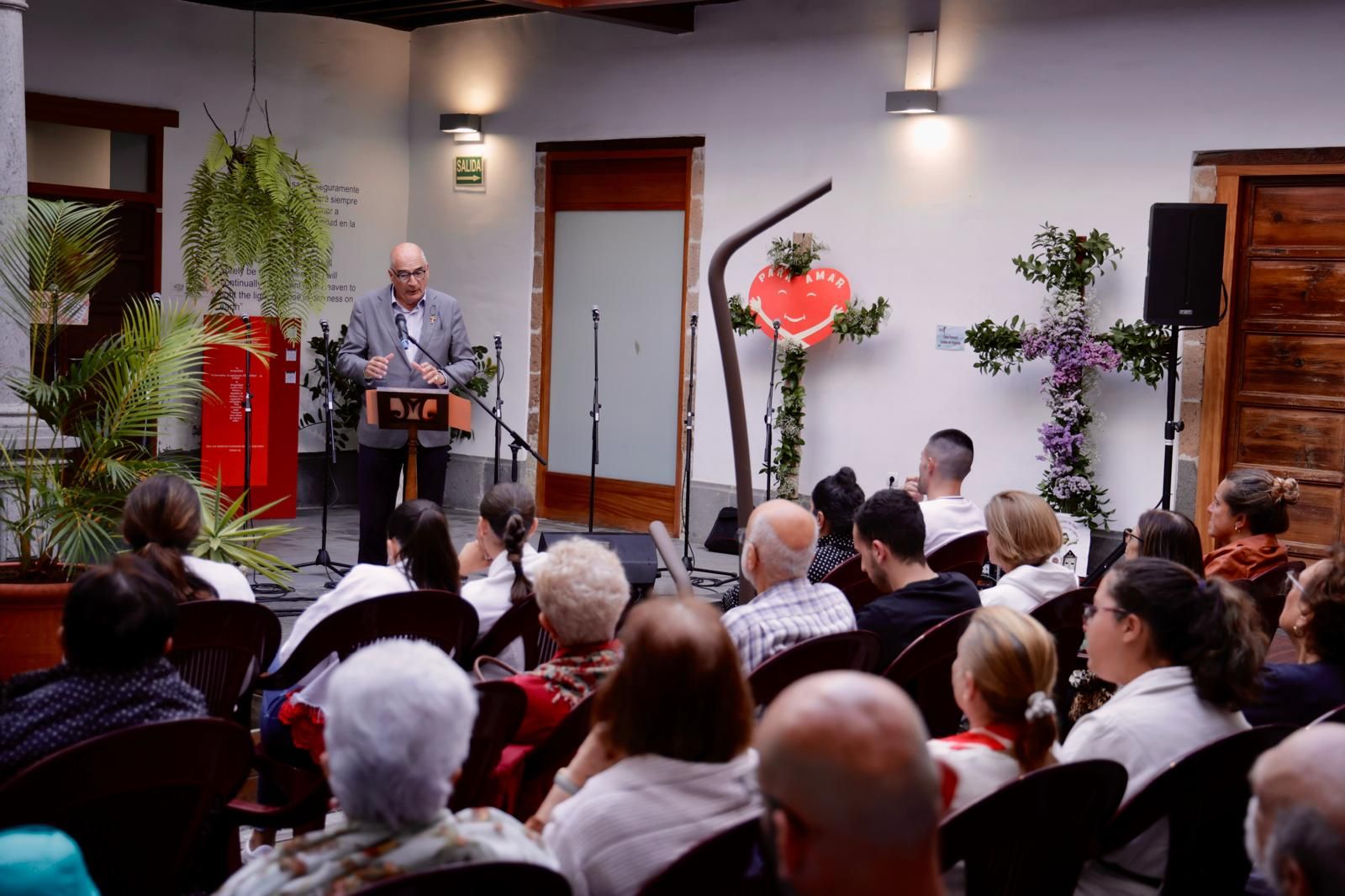 La inauguración de la Exposición de cruces, en imágenes