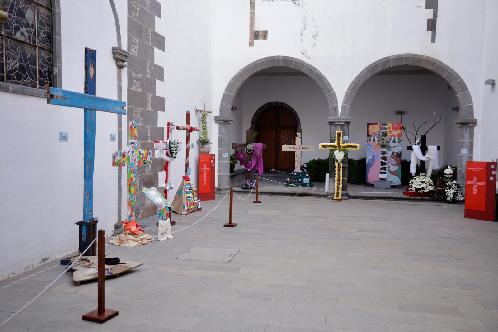 La inauguración de la Exposición de cruces, en imágenes