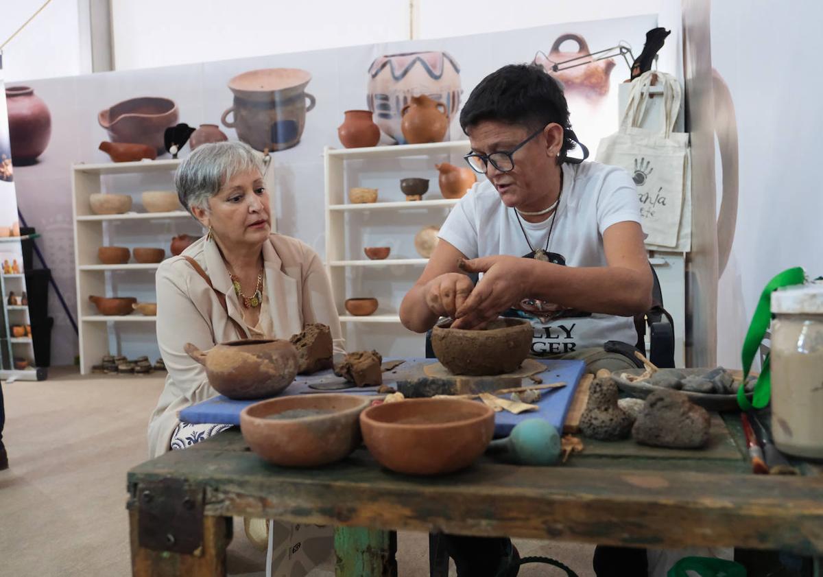 Imagen principal - Comienza la 35 Feria Insular de Artesanía reivindicando los oficios tradicionales