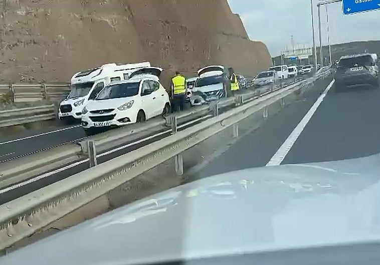 Un accidente provoca importantes colas hacia el sur de Gran Canaria