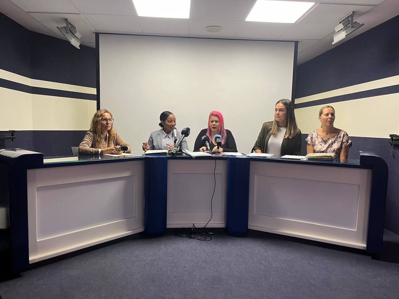 Las presidentas de las asociaciones y las madres afectadas por los retrasos en los procedimientos de discapacidad y dependencia.