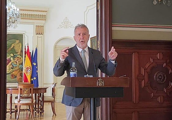 El ministro Ángel Víctor Torres compareció este viernes en rueda de prensa.