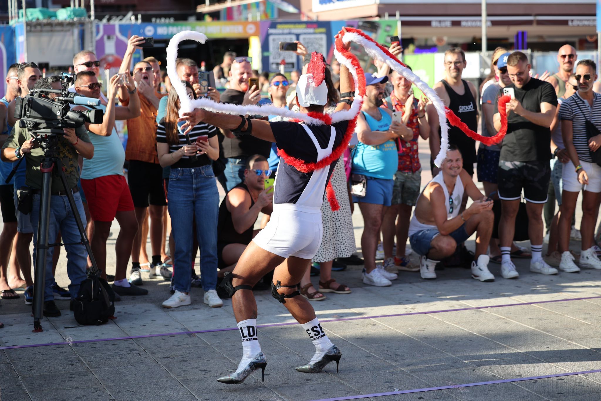 La carrera de tacones de Maspalomas Pride, en imágenes
