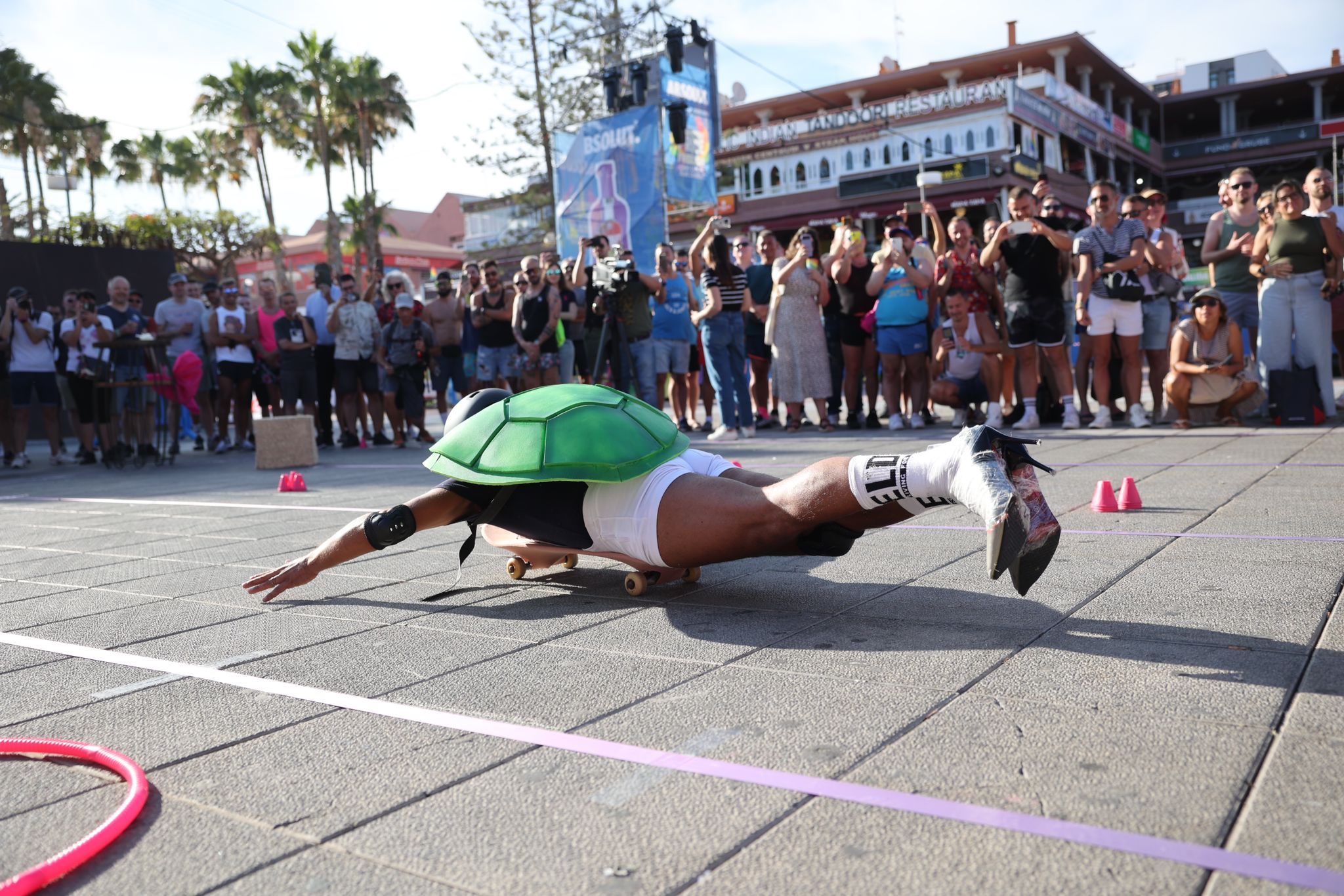La carrera de tacones de Maspalomas Pride, en imágenes