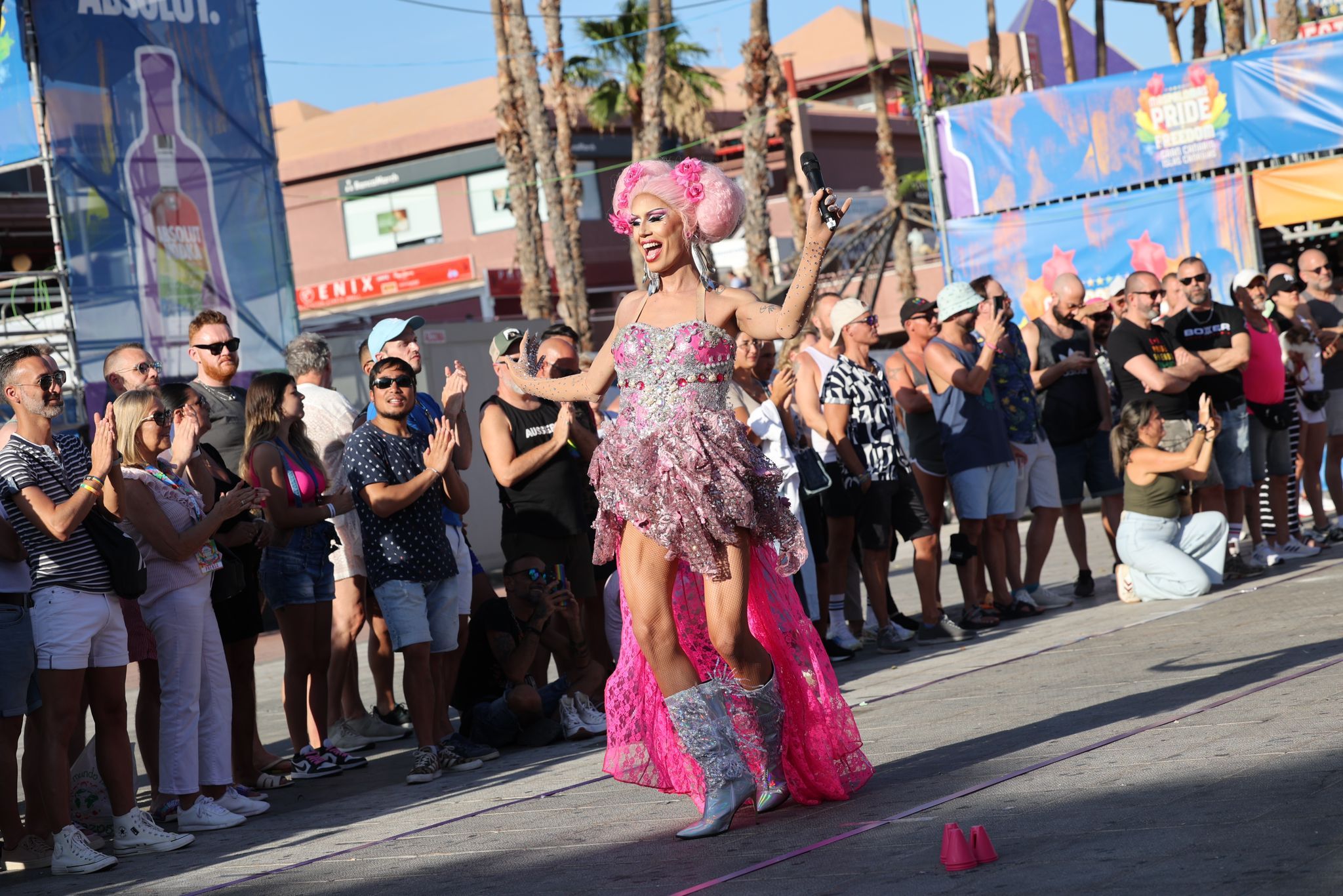 La carrera de tacones de Maspalomas Pride, en imágenes