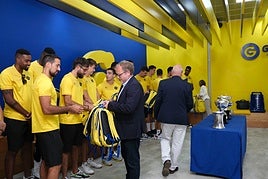 El Guaguas, de amarillo por su casa