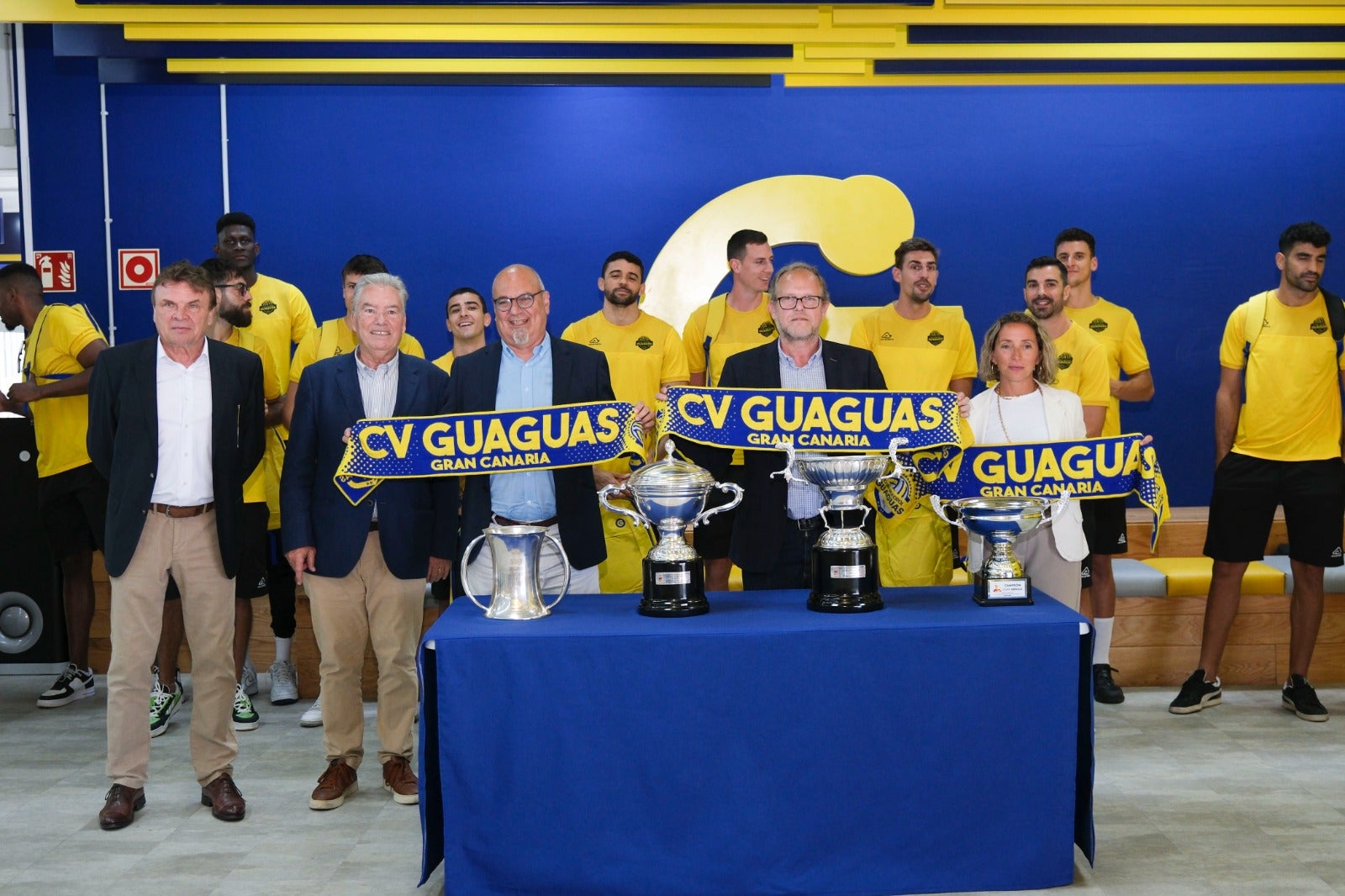 El Guaguas, de amarillo por su casa