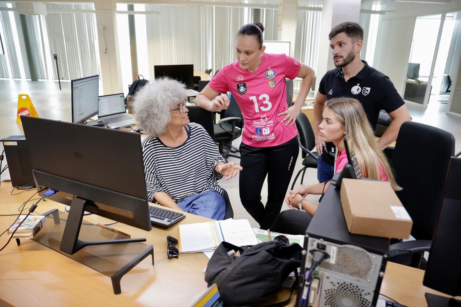 El Olímpico visita CANARIAS7 cargado de trofeos