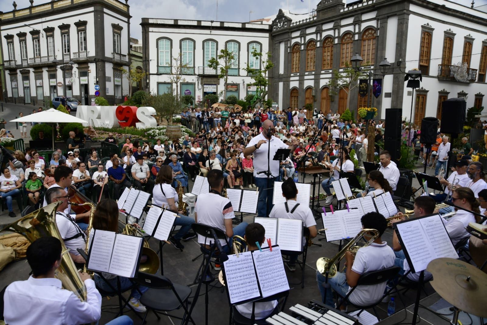 Arucas ya presume de piedra y flor