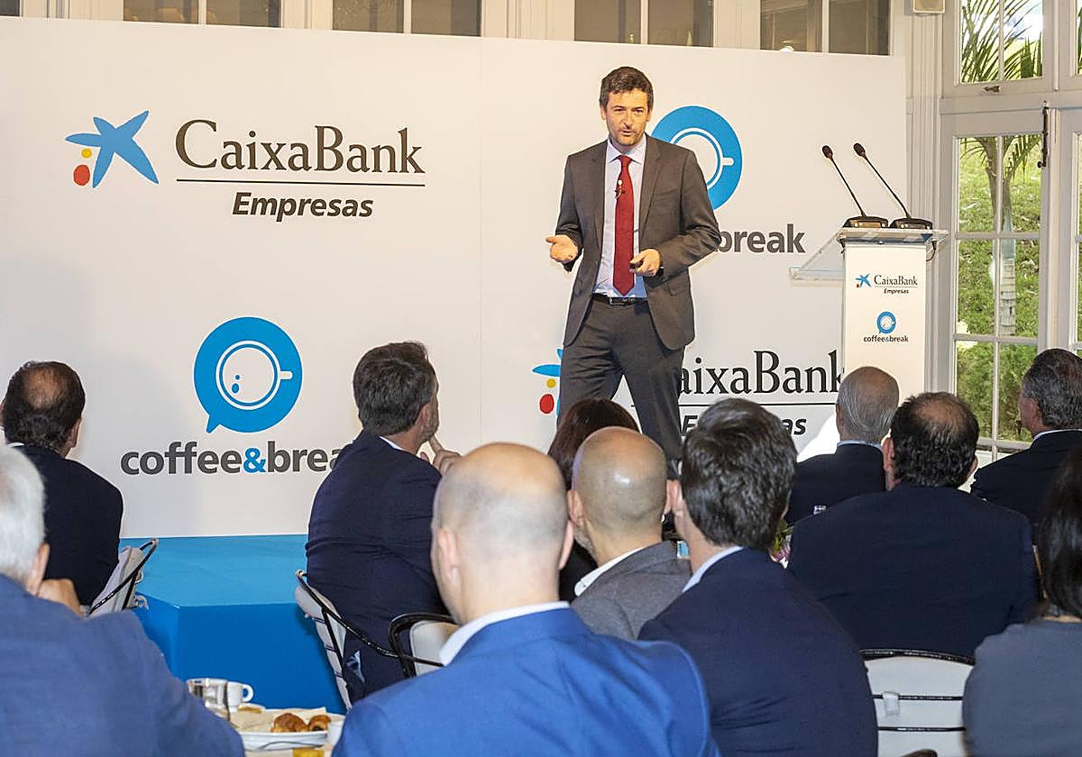 Oriol Aspachs durante su intervención en las jornadas Coffee & Break organizadas por CaixaBank Empresas en Canarias.