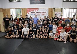 Foto de familia del Werdum Training Center Gran Canaria ubicado en la capital de la isla, en la calle Pérez del Toro.de familia del
