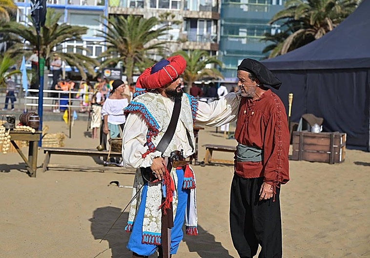 Las Canteras revive la hisoria de Simón Romero, el corsario nacido en la calle Triana Alí el Canario.