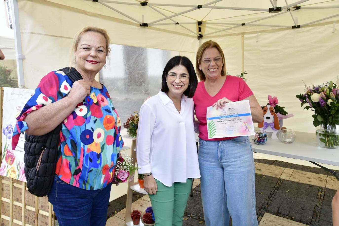 Las flores llenan la Plaza de Santo Domingo