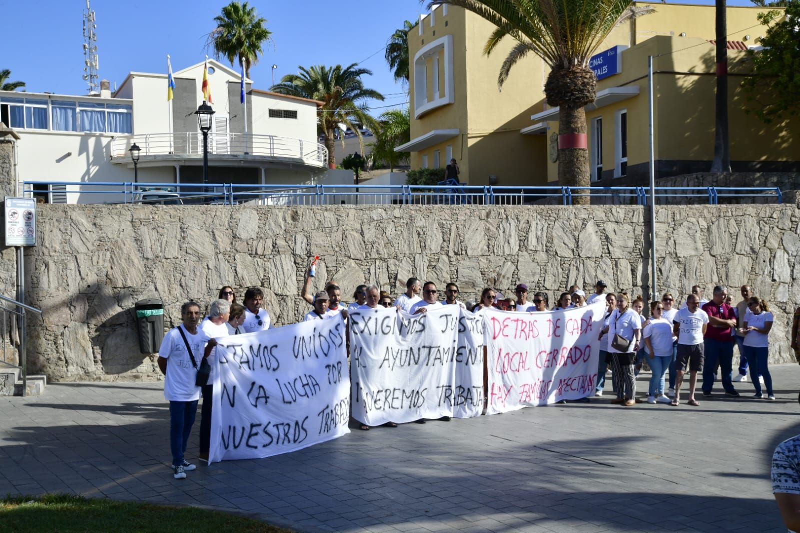 Manifestación por el cierre de tres locales en Puerto Rico