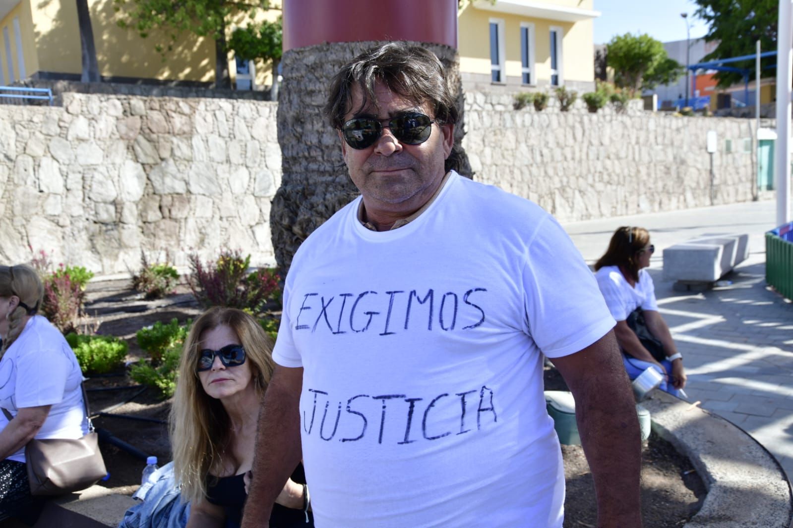 Manifestación por el cierre de tres locales en Puerto Rico