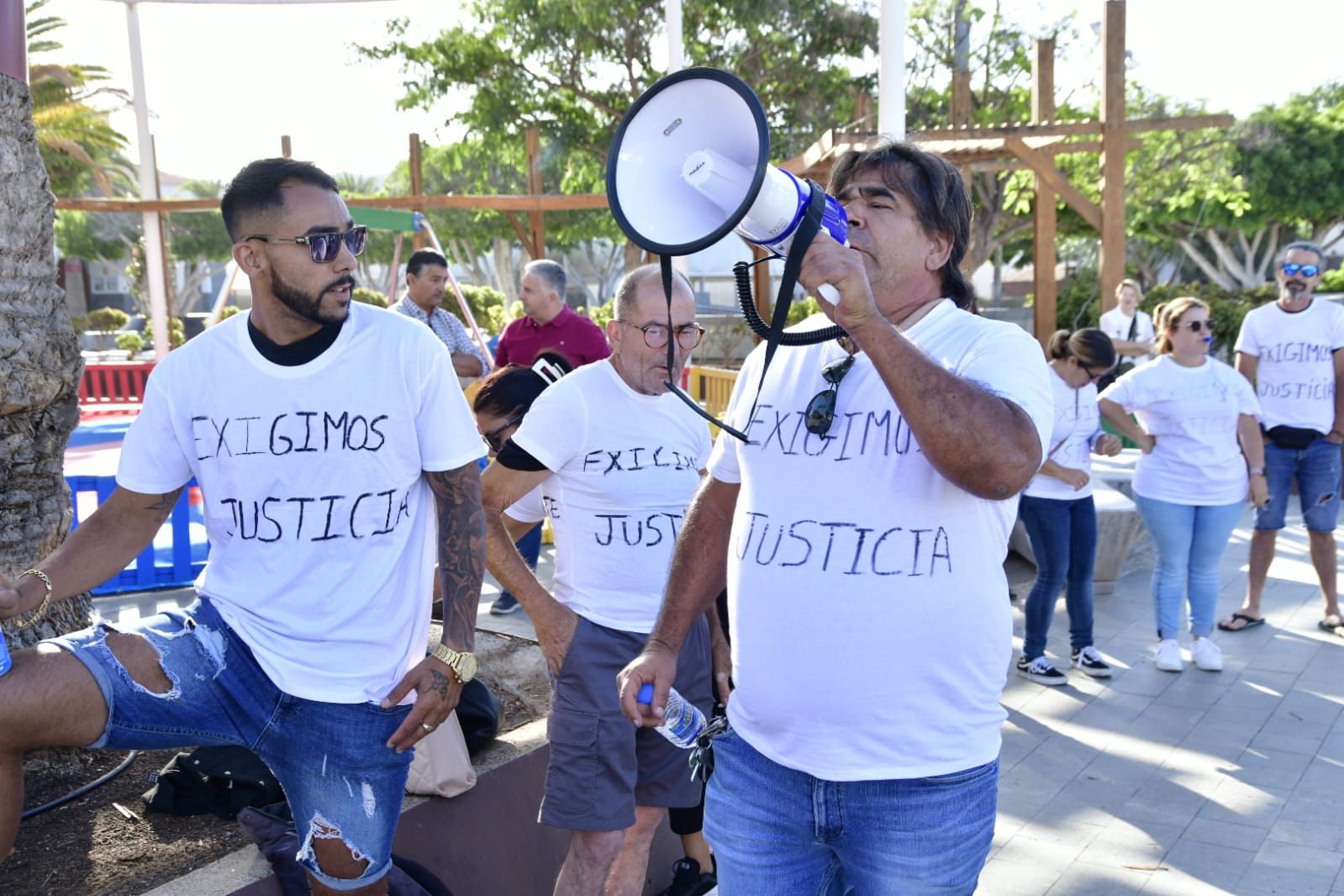 Manifestación por el cierre de tres locales en Puerto Rico